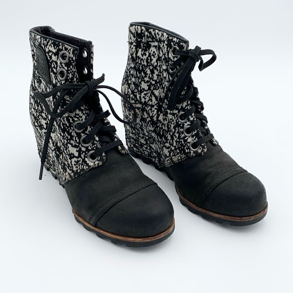 Sorel Joan of Arc Lexie wedge ankle boots black and white Womans size 6.5